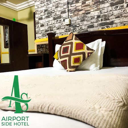 Airport Side Hotel Άκρα Εξωτερικό φωτογραφία