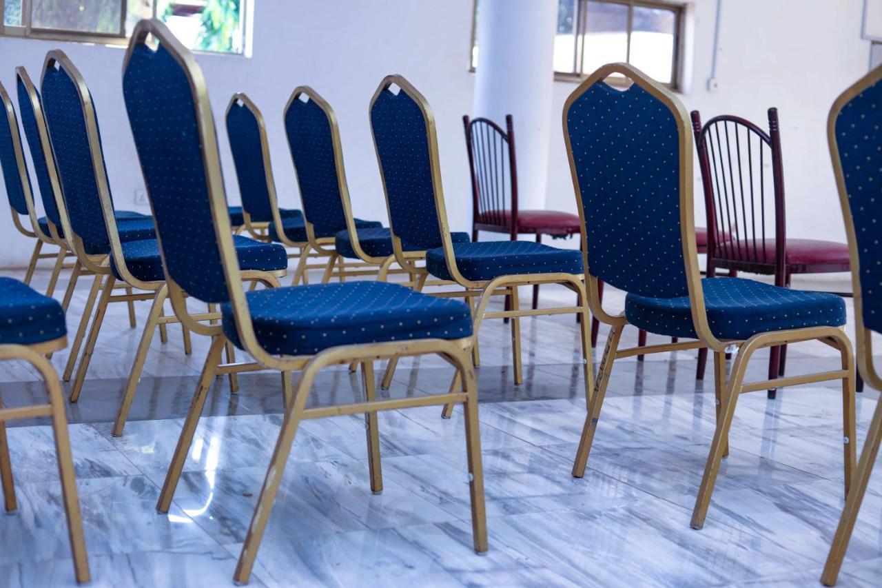 Airport Side Hotel Άκρα Εξωτερικό φωτογραφία