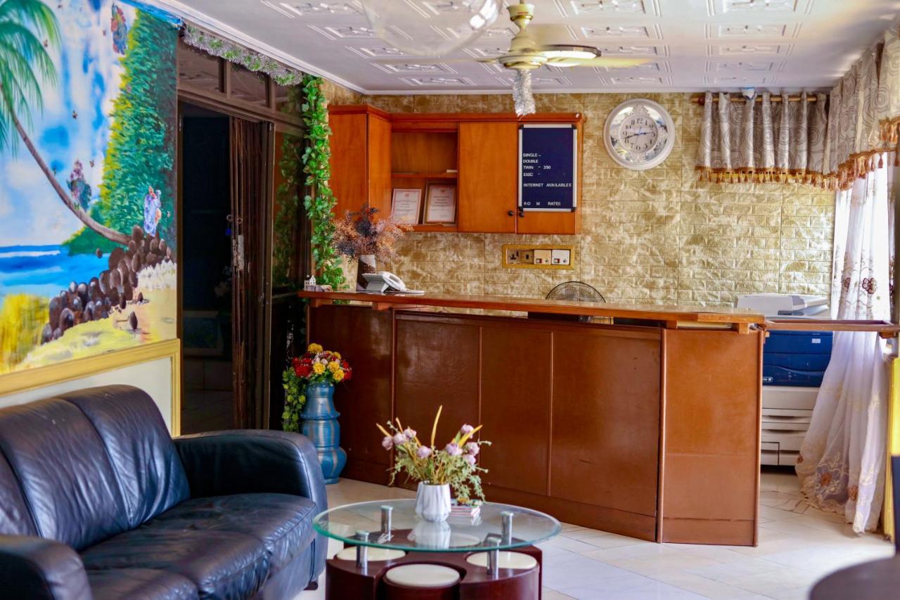 Airport Side Hotel Άκρα Εξωτερικό φωτογραφία