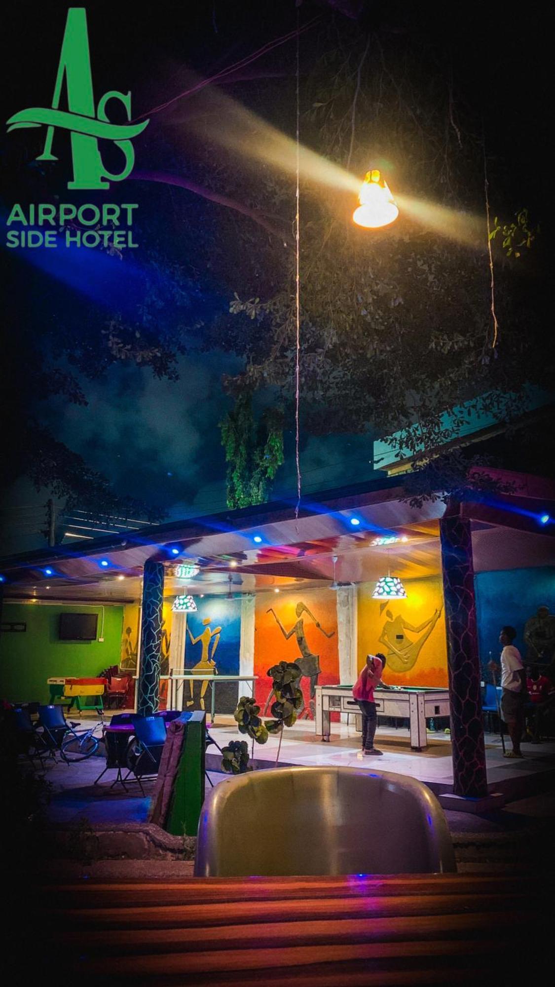 Airport Side Hotel Άκρα Εξωτερικό φωτογραφία