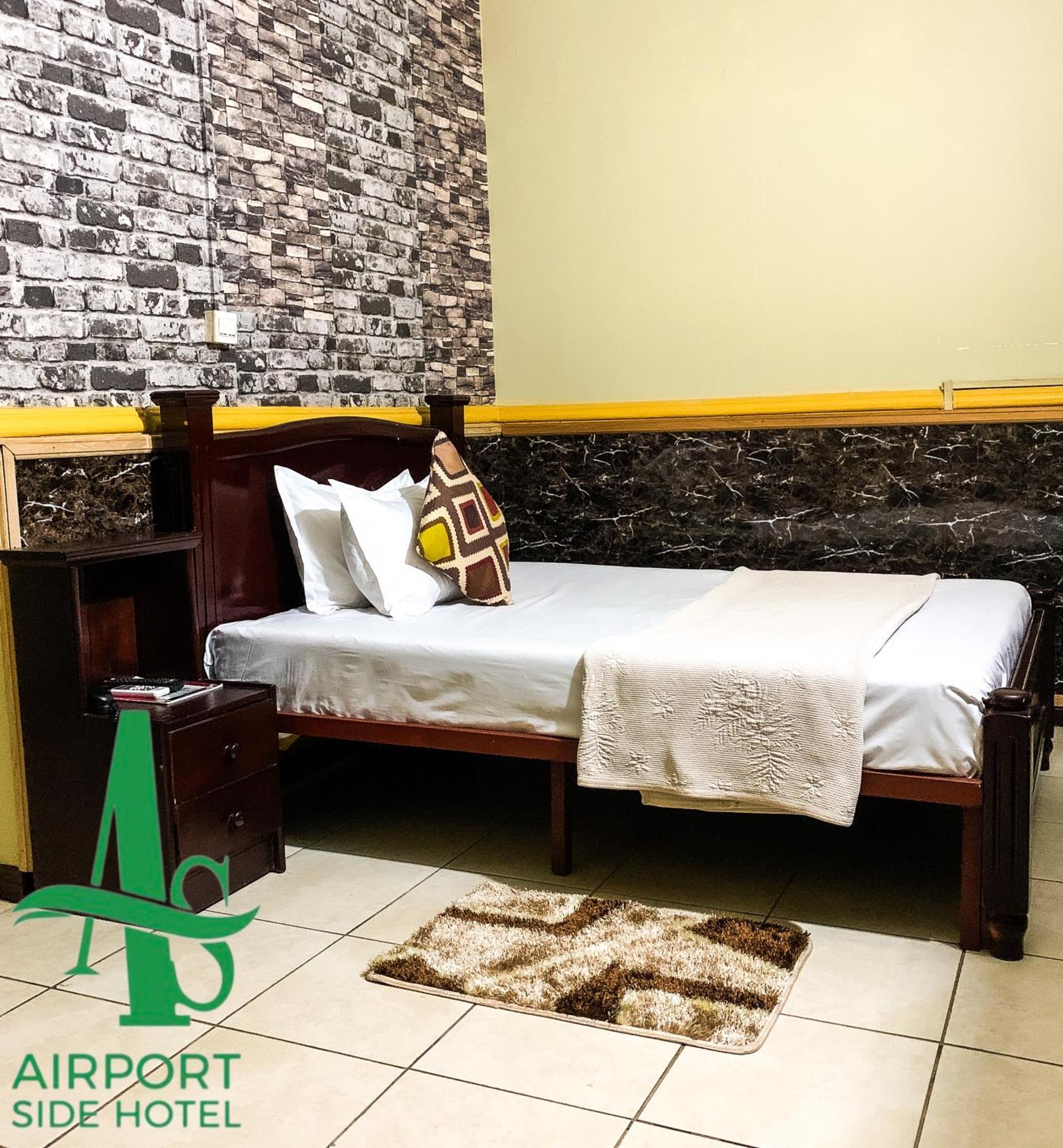 Airport Side Hotel Άκρα Εξωτερικό φωτογραφία